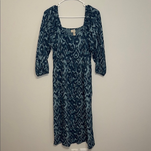 AnyBody Blue Patterned Long Sleeve Dress - size medium. B8 - Picture 1 of 6